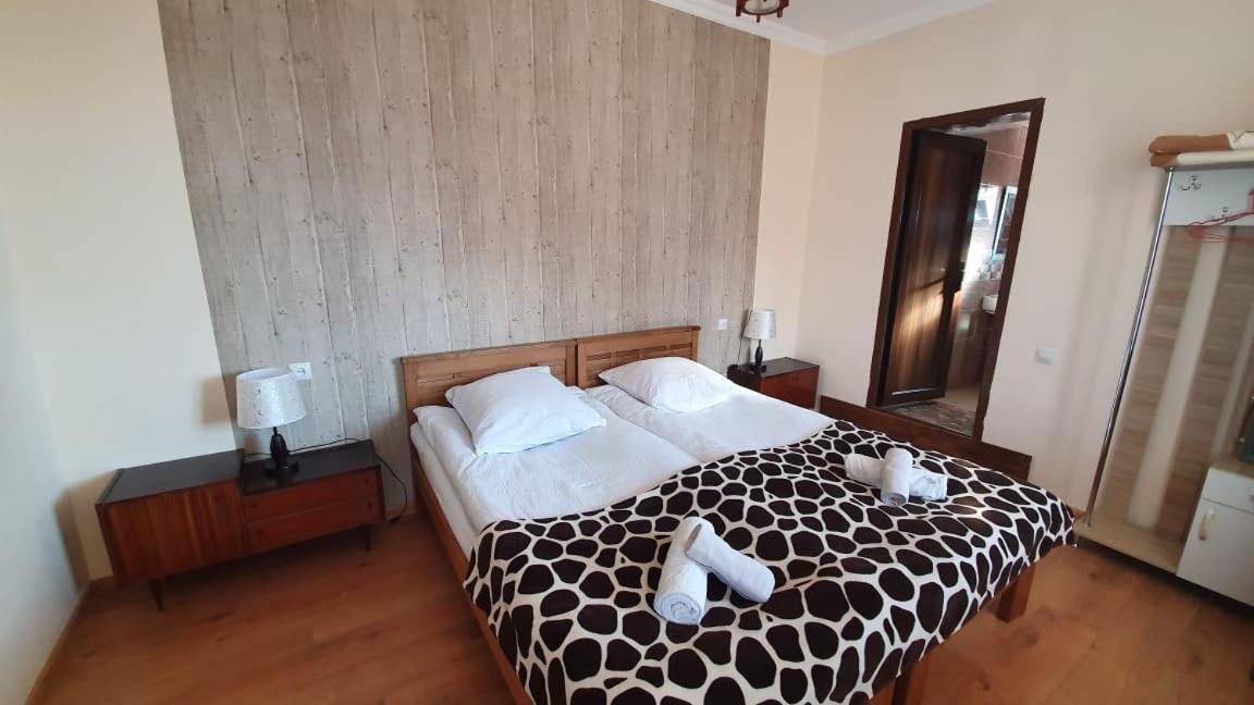 Guest House Sandro คัซเบกี ภายนอก รูปภาพ